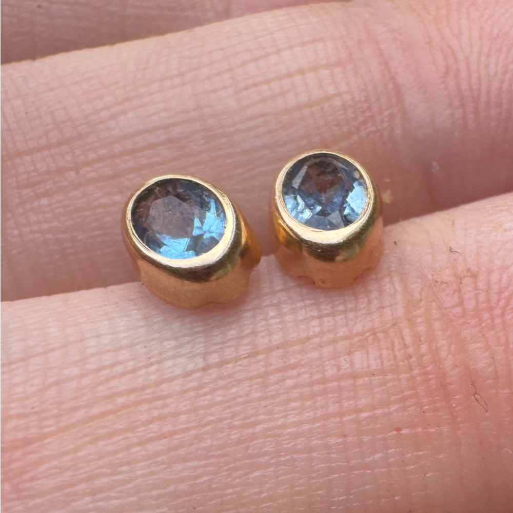 Vintage solid 14k yellow  gold genuine blue topaz earrings